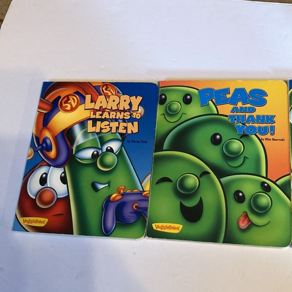 Books - Picture 3 of 8